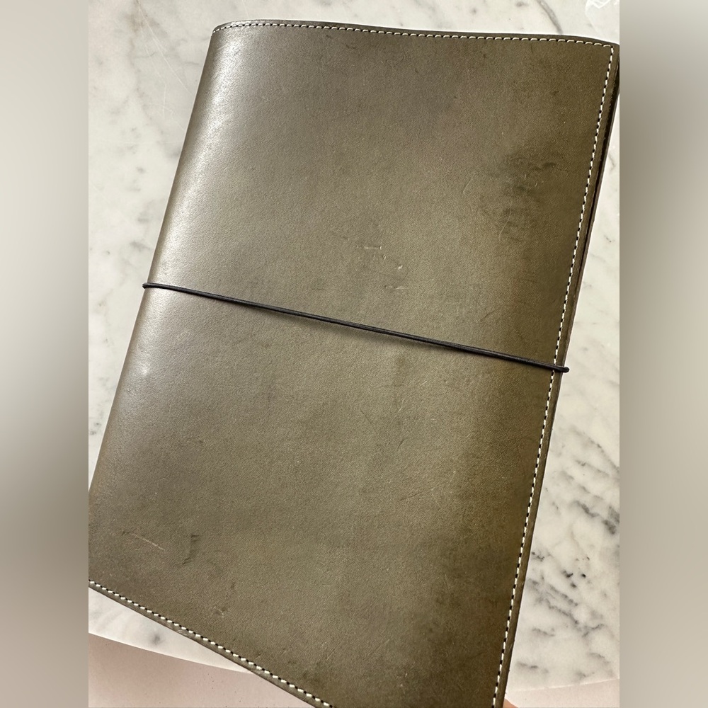 PAPER REPUBLIC Le Portfolio Olive Green A5 Size
** NEW condition - Picture 10 of 15